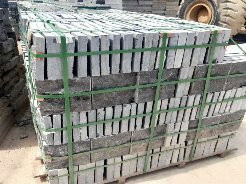 青石板自然面由青石板材廠家加工，仿古青石板適用于古建石材工程