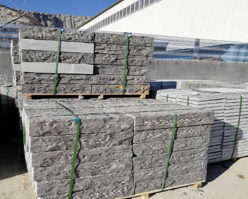 主要從事青石板加工,青石板銷售,提供青石板規(guī)格報價預(yù)算保證青石板價格低,是山東嘉祥青石板加工企業(yè)。主要提供—-火燒面青石板、自然面青石板、荔枝面青石板、亞光面青石板